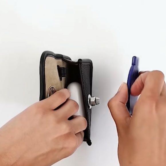 New Coachtopia Black Wavy Wallet With Crossbody Strap - Picture 5 of 5